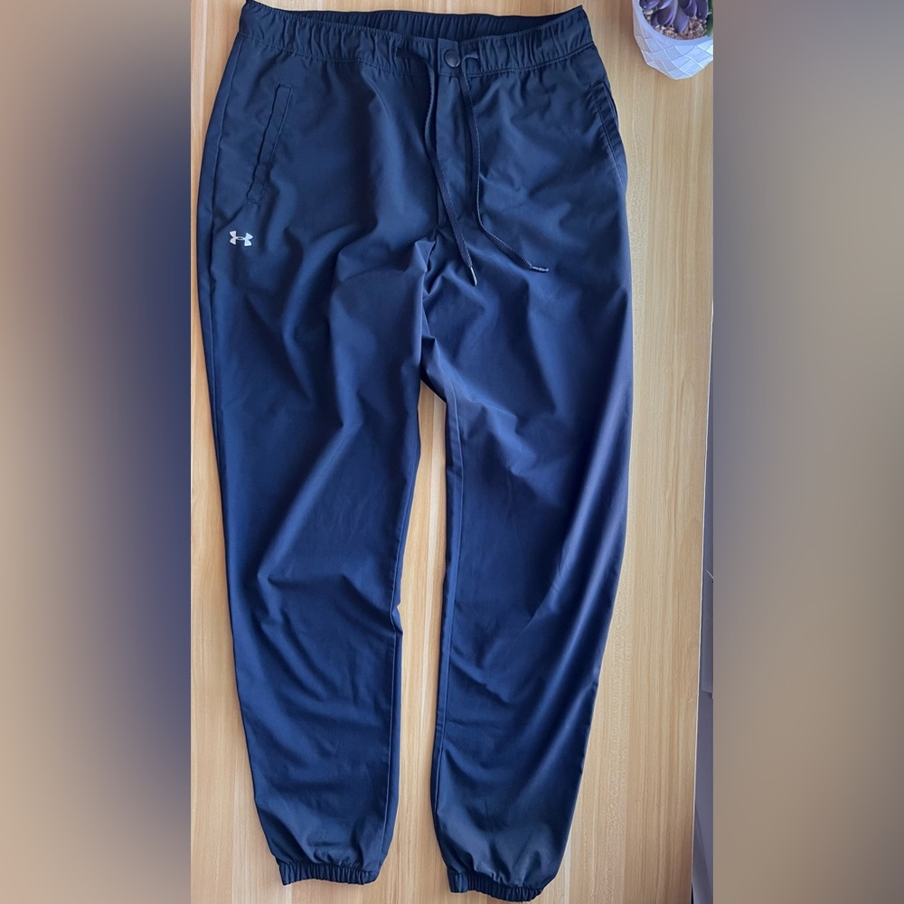 Under Armour women’s joggers. Size Medium. Black